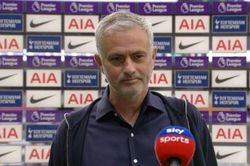 Mourinho đáp trả cực gắt MU và Solskjaer