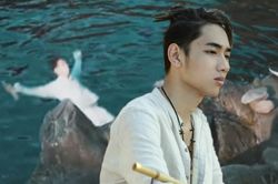 Fan 'thót tim' khoảnh khắc K-ICM ngã người xuống hồ nước sâu trong hậu trường MV Ai mang cô đơn đi 3