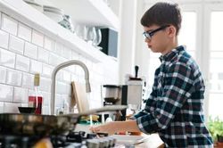 Để con tuổi teen hợp tác hơn khi làm việc nhà