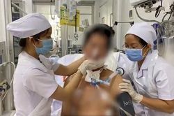 Tập vật lý trị liệu cho bệnh nhân ngộ độc do ăn pate Minh Chay