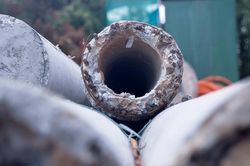 Bên trong xưởng sản xuất cột điện dự ứng lực ở Huế