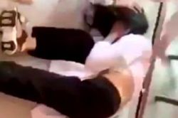 Nữ sinh lớp 10 bị đánh hội đồng, xé áo dài