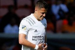 Pha bỏ lỡ cơ hội ghi bàn khó tin của Chicharito