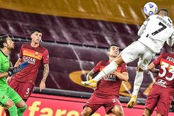 Ronaldo cứu Juve: Một lần nữa, cả thế giới ngước nhìn CR7
