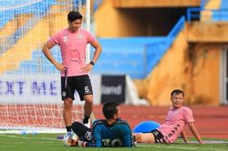 Văn Hậu trở lại tập luyện, Quang Hải sẵn sàng xung trận