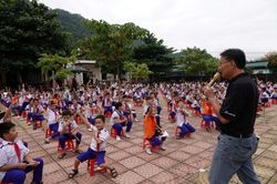 Trao giải cuộc thi vẽ tranh ' Em và gấu chung tay phòng chống dịch Covid'