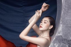 Á hậu Tường San đẹp huyền ảo trong bộ ảnh đón Trung thu
