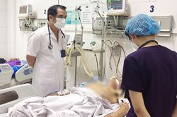 Dùng thuốc nam chữa viêm gan một người đàn ông rơi vào hôn mê