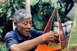 Người giữ 'hồn' Trung thu xưa giữa lòng thành phố