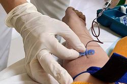 Mai Phương Thúy nhập viện giữa đêm vì suy nhược cơ thể