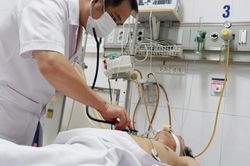 Mua thuốc trên mạng chữa viêm gan, người đàn ông hôn mê nguy kịch