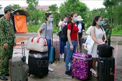 146 công dân về từ Singapore hoàn thành cách ly tại Sóc Trăng
