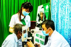 Mang ánh sáng đến người cao tuổi