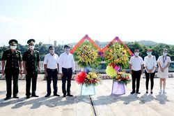 Tỉnh Lào Cai gửi điện, tặng lẵng hoa chúc mừng tỉnh Vân Nam nhân Quốc khánh nước Cộng hòa Nhân dân Trung Hoa 1/10