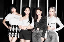 Full album đầu tay của BLACKPINK còn chưa ra, fan đã trừ điểm YG Ent vì điều này