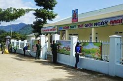 Chia sẻ khó khăn cùng cô trò miền biên giới Nam Giang