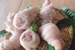 Thị trường ngày 30/9: Khẩu trang lỗ nặng, móng giò rút xương giá siêu rẻ