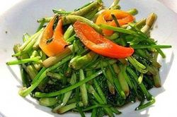 Vì sao các chuyên gia khuyên bạn nên thường xuyên ăn rau cần?