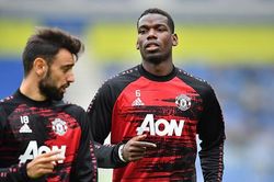 Pogba mờ nhạt, MU định chiều chuộng đến khi nào?
