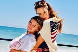 Con gái 12 tuổi của siêu mẫu Alessandra Ambrosio