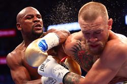 Mayweather: 'McGregor không biết đấm quyền anh'