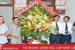 Lãnh đạo Hà Tĩnh tặng hoa, chúc mừng ngày Quốc tế Người cao tuổi, ngày Khuyến học Việt Nam