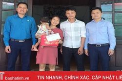 Công đoàn các cấp ở Hà Tĩnh trao quà trung thu cho con em đoàn viên khó khăn