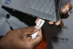 Vì sao cha đẻ USB cũng phải hối hận vì phát minh của mình?