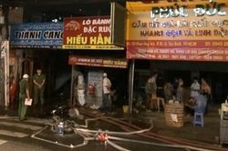 Cháy bãi xe lan sang 3 cửa hàng mặt tiền