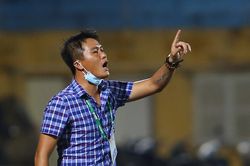 Bầu Đệ chỉ đạo dùng hết ngoại binh, vì sao HLV Thanh Hóa không thực hiện