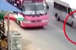 Vội bắt chuyến xe, nữ sinh lớp 6 bị ô tô tông trực diện khi băng sang đường