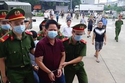 Đang xử lưu động chủ quán Nhắng nướng 'bắt khách quỳ xin lỗi'