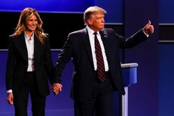 Ông Trump và vợ bắt đầu cách ly, chờ kết quả xét nghiệm Covid-19