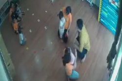 Bộ GD&ĐT đề nghị xử lý nghiêm vụ phụ huynh đánh trẻ 2 tuổi
