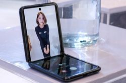 Chọn Samsung Galaxy Z Fold2 hay Galaxy Z Flip