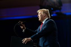 Tổng thống Trump có triệu chứng 'như cảm lạnh'