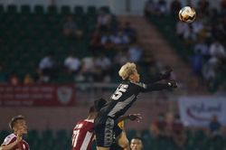 HLV Chung Hae Seong khó mơ cao với Bùi Tiến Dũng