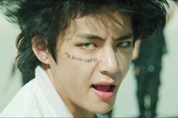 V BTS suýt mù mắt khi quay 'ON' nhưng vẫn cực sung và đẹp lồng lộn