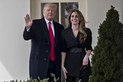TT Trump phải cách ly vì nữ cố vấn xinh đẹp mắc Covid-19