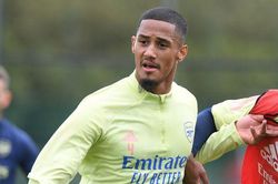 Arsenal bất ngờ đưa sao trẻ William Saliba đi 'học việc'