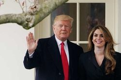 Covid-19: Trợ thủ đắc lực mắc bệnh, cả TT Trump và phu nhân phải xét nghiệm