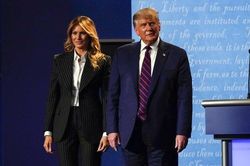 Hàng loạt chỉ số chứng khoán lao dốc sau tin ông Trump nhiễm Covid-19