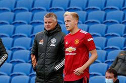 HLV Solskjaer xác nhận vai trò của Van de Beek tại Man Utd