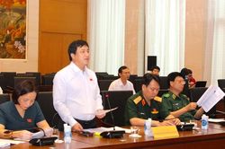 Lái xe ô tô kinh doanh vận tải phải có chứng chỉ hành nghề - nên hay không?
