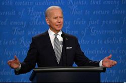 Ông Biden bí mật đeo thiết bị hỗ trợ trong buổi tranh luận đầu tiên?