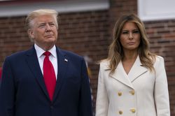 Vợ chồng Donald Trump mắc COVID-19