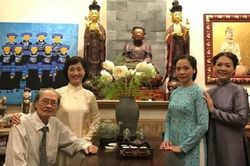 NSND Lê Khanh: 'Bố tôi 84 tuổi nhưng vẫn có bạn gái ở bên'