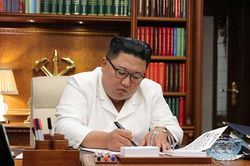 Ông Kim gửi lời chúc, mong Tổng thống Trump sớm hồi phục