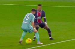 Neymar xâu kim liên tiếp hai cầu thủ đối phương
