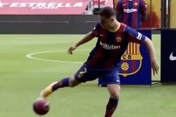 Tân binh tâng bóng vụng về khi ra mắt Barca